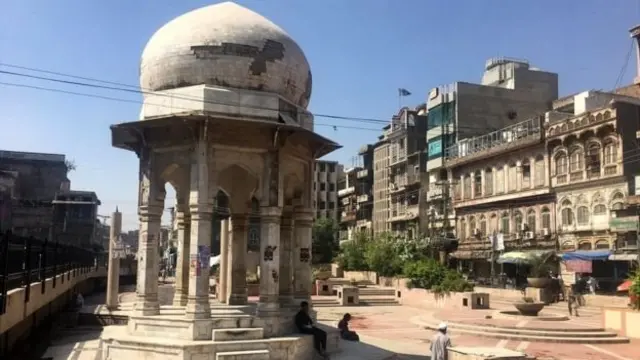 د پېښور مرکزي برخه کې چوک یادګار د قصه خوانۍ پېښې قربانیانو ته منصوب دی
