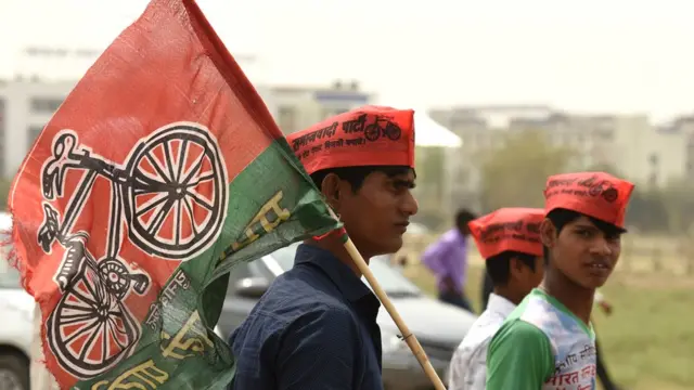 सपा के कार्यकर्ता