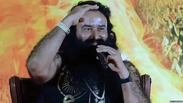 જે બળાત્કારના કેસમાં રામ રહીમ જેલમાં છે તેની જાણકારી પત્રકાર રામચંદ્ર છત્રપતિએ જ 2002માં રજૂ કરી હતી.