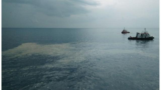 This handout photo taken by Pertamina Hulu Energy and released on October 29, 2018 via the Twitter account of Sutopo Purwo Nugroho from Indonesia"s National Disaster Mitigation Agency shows an oil slick where Lion Air flight JT 610 reportedly crashed into the sea off the coast of Indonesia"s Java island.