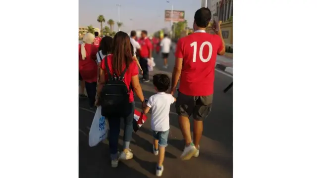 حسام وسولافة مع ابنهما