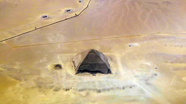Imagen satelital de la Pirámide Acodada