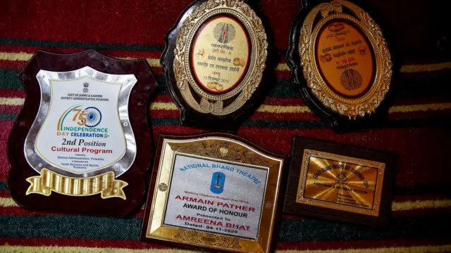 అమ్రీనా భట్ సాధించిన పురస్కారాలు