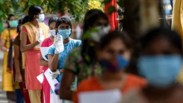 மாணவர்கள்