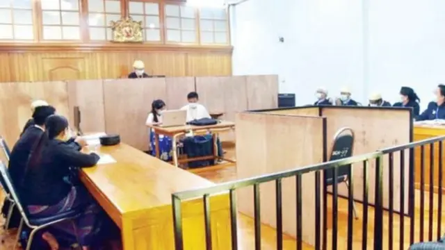 ဒေါ်အောင်ဆန်းစုကြည်တို့ကို စစ်ဆေးနေတဲ့ တရားခွင်