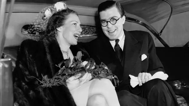 Count Carl Johan Bernadotte of Wisborg and Kerstin Wijkmark dey leave Riverside church afta dia wedding for February 19, 1946 inside New York