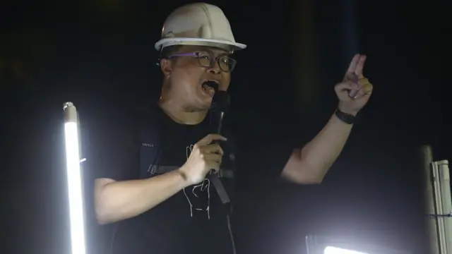 อานนท์ นำภา ปราศรัยที่หน้ารัฐสภา