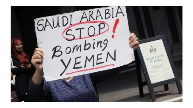 Qof dibadbaxa oo haya boor maxkamada racfaanka horteeda