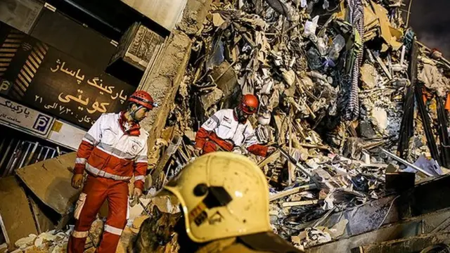 تلاش شبانه آوار برداری حادثه ساختمان پلاسکو