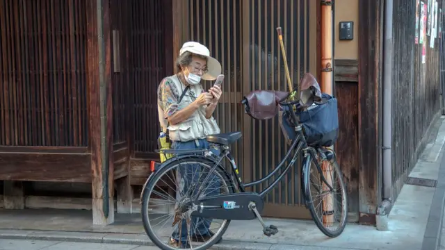 Nhật Bản đang đối mặt với dân số ngày một giảm và già đi nhanh chóng
