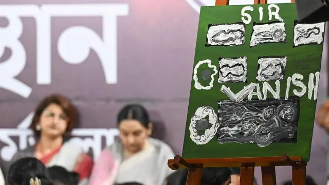 पश्चिम बंगाल में एसआईआर की प्रक्रिया शुरू से ही विवादों में रही है.