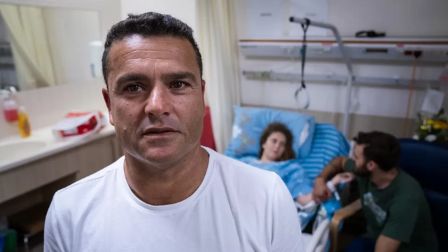 Shimonesportebet brasil comfotoesportebet brasil comcloseesportebet brasil comquartoesportebet brasil comhospital com Neta e Shimon ao fundo