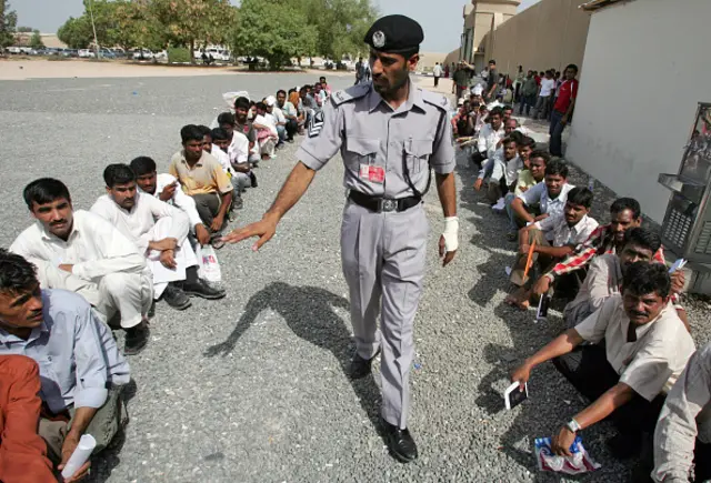 වීසා කාලය ඉක්මවූ පසු සංක්‍රමණිකයින් සඳහා ඇති හිමිකම් හා වරප්‍රසාද අහිමි වී යයි.