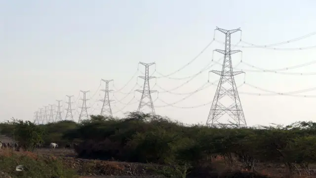 બીબીસી ગુજરાતી ગુજરાત કચ્છ ખાવડા આરઈ પાર્ક અદાણી જૂથ નરેન્દ્ર મોદી રિન્યુએબલ એનર્જી