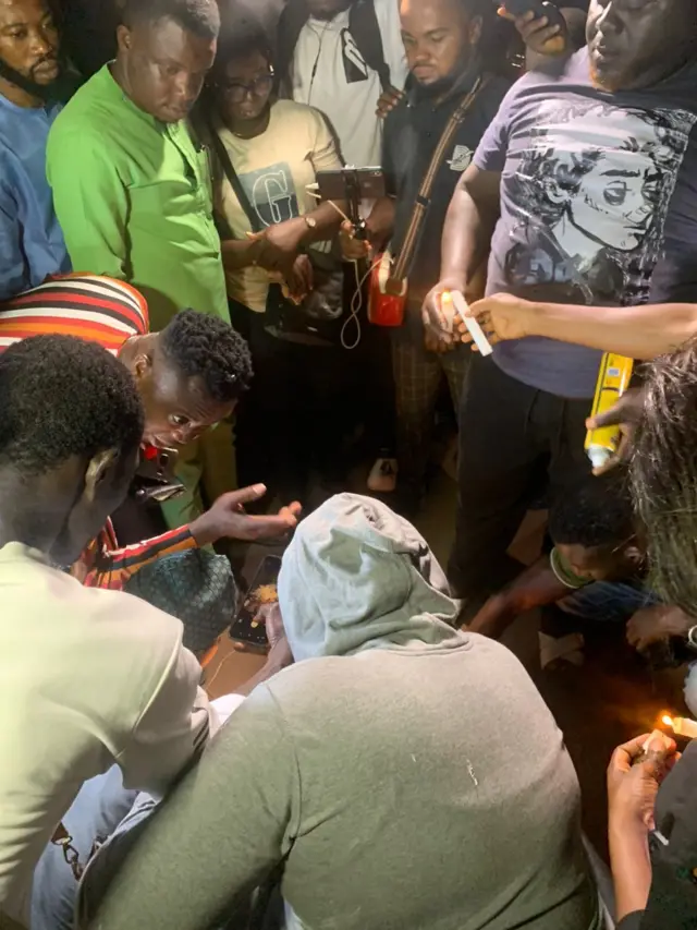 Awọn ẹbi, ara ati ojulumọ ṣe ayẹyẹ idagbere abẹla titan fun Adukẹ Gold