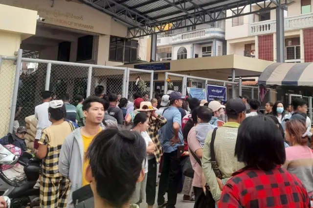 ဒီနေ့ မနက်ပိုင်း အမှတ် ၁ ချစ်ကြည်ရေးတံတား မြန်မာဘက်ခြမ်း အခြေအနေ