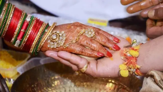 વિઠ્ઠલભાઈ પટેલ સરદાર પટેલ આંતરજ્ઞાતિય લગ્ન ગાંધી ઝીણા ગાંધીજી અસ્પૃષ્ય દલિત વર્ણ જાતિ બ્રિટિશરાજ બીબીસી ગુજરાતી બિલ ધારાસભા લેજિસ્લેટિવ એસેમ્બ્લી, ગુજરાત બીબીસી ગુજરાતી