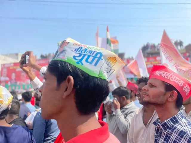 कांग्रेस और समाजवादी पार्टी के कार्यकर्ता