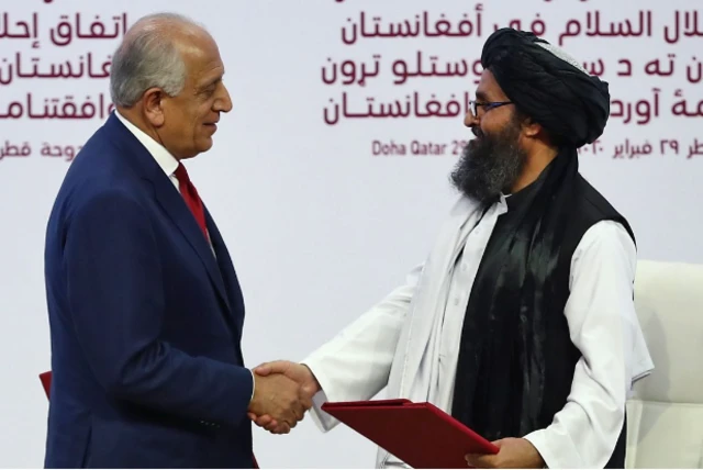 Togridan-togri yigitning ogziga mushuk bilan porno video onlayn