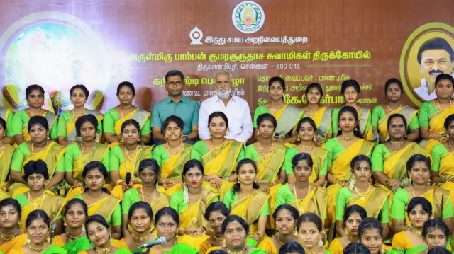 பள்ளி, கல்லூரி மாணவிகளை வைத்து கந்த சஷ்டி கவச பாராயணம்