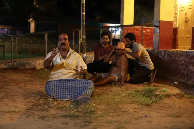 கிராமத்து சூப்பர் ஹீரோ வீரன்