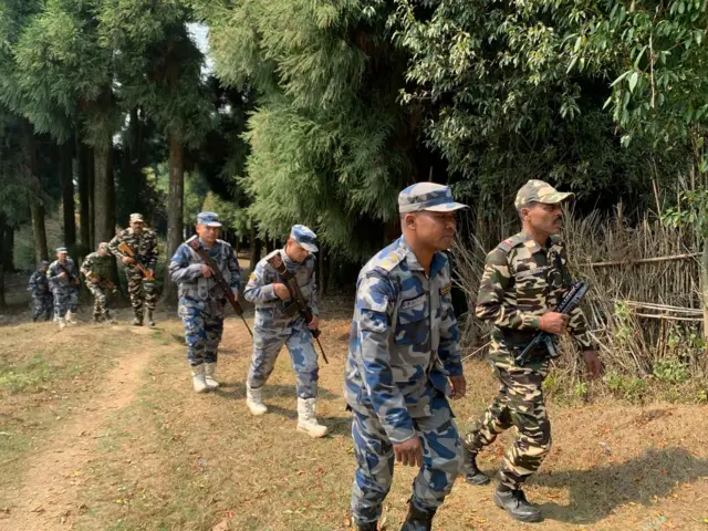 नेपाल भारत सीमा क्षेत्रमा भारतीय एसएसबी र सशस्त्र प्रहरी बलले संयुक्त गस्ती गरिरहेका छन्