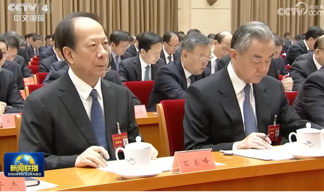 石泰峰（左）和王毅（右）