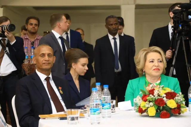 የፌዴሬሽን ምክር ቤት አፈ ጉባኤ አገኘሁ ተሻገር እና የሩሲያ ፌዴራል ምክር ቤት አፈ ጉባኤ ቫለንቲና ማትቪዬንኮም