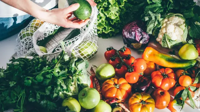 நெஞ்செரிச்சலுக்கு உகந்த மற்றும் தவிர்க்க வேண்டிய உணவுகள் என்னென்ன ?