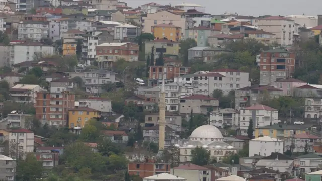 Dilovası'nda yaşayanların önemli bir bölümü, yakınlardaki fabrikalarda çalışıyor.