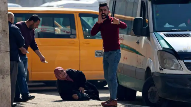 ইসরায়েলি হামলার সময় আহত এক ফিলিস্তিনি নারী 