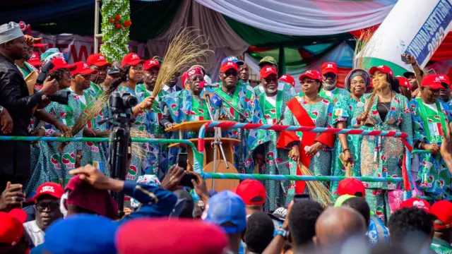 Tinubu atawọn eekan ẹgbẹ oṣelu APC nibi ipolongo idibo ni Ado Ekiti