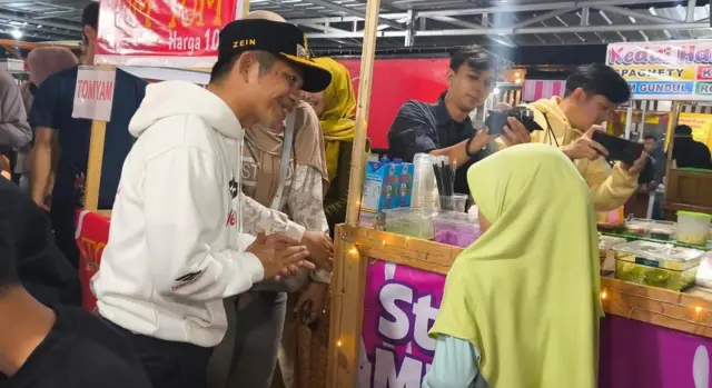 Petugas gabungan di Purwakarta, pada Minggu (01/06), mengingatkan para pelajar untuk tidak keluar rumah pada pukul 21.00 hingga 04.00 WIB.