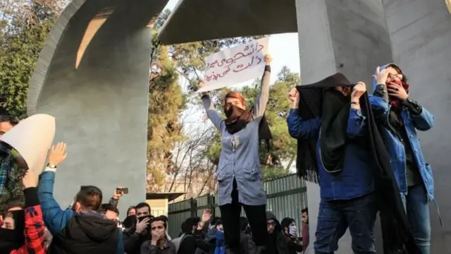 دانشجویان دانشگاه تهران در آبان ۹۶