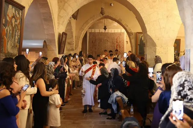 Süryani Ortodoks cemaati Mardin'de Paskalya Bayramı'nı kutlamak üzere Kırklar Kilisesi'nde düzenlenen ayinde buluştu.
