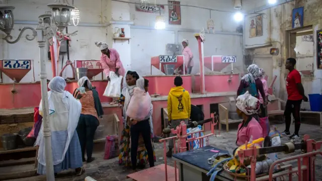 ኣዴታት እኽሊ ክጥሕና እንከለዋ