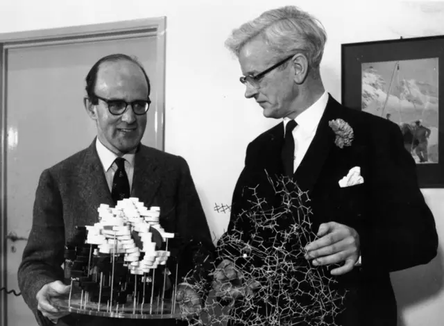 Perutz y Kendrew al ganar el Nobel de Química, en 1962