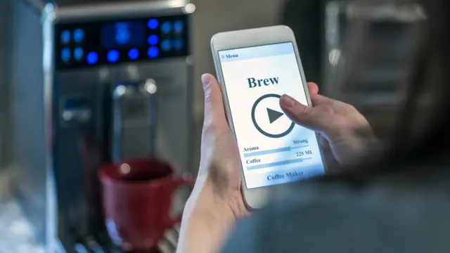 手机指挥咖啡壶