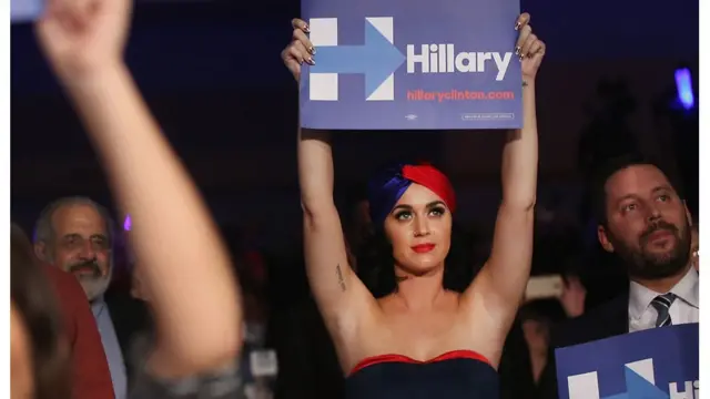 공개적으로 힐러리 클린턴을 지지하는 가수 케이티 페리