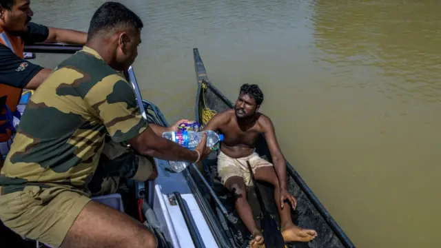 কেরালার বন্যাকবলিতদের সাহায্যে ভারতীয় সেনা