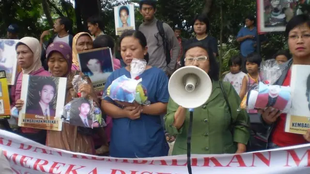 Keluarga korban penculikan 1997-1998.