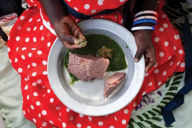 Kasima avec son déjeuner quotidien