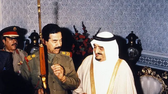 सद्दाम हुसैन सऊदी अरब के शाह फहद के साथ.