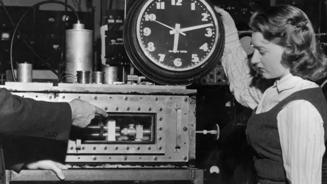 நேரத்தை விளக்கும் சூப்பர் கடிகாரங்கள்