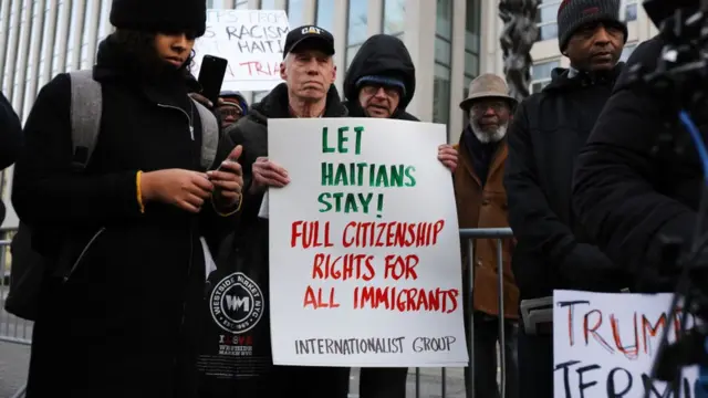 Marcha en Nueva York en enero de 2019 para defender el programa TPS. "Dejen a los haitianos quedarse", dice un letrero.