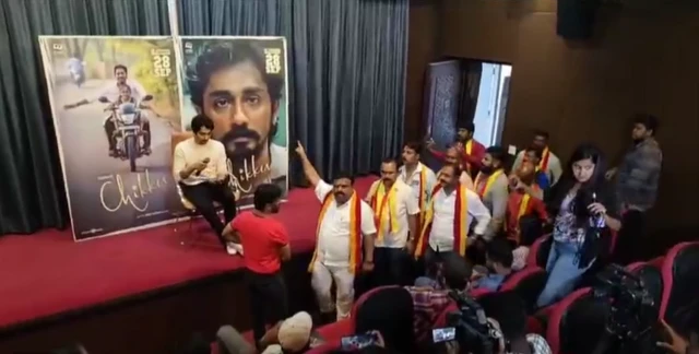 பாதியில் நிறுத்தப்பட்ட நடிகரின் செய்தியாளர் சந்திப்பு; மன்னிப்பு கேட்ட பிரகாஷ் ராஜ்