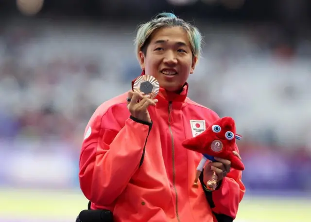 陸上男子100メートル（車いすT52）で銅メダルを獲得した佐藤友祈