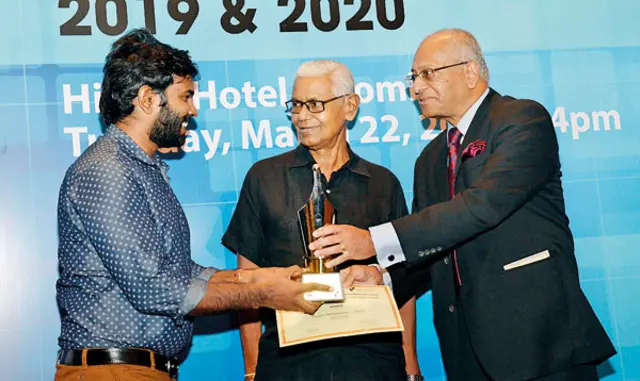  2019 සහ 2020 වසරේ ජනමාධ්‍ය විශිෂ්ටතා සම්මාන උළලේ දී 2020 වසර වෙනුවෙන් පිරිනැමූ මර්වින් ද සිල්වා වසරේ මාධ්‍යවේදියා ලෙස සම්මානයට පාත්‍ර විය.