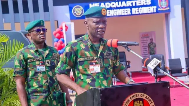 Lagbaja nwụrụ dịka ọ nọchara n'ọkwa onyeisi ndịagha Naịjirịa otu afọ na ọnwa ise.