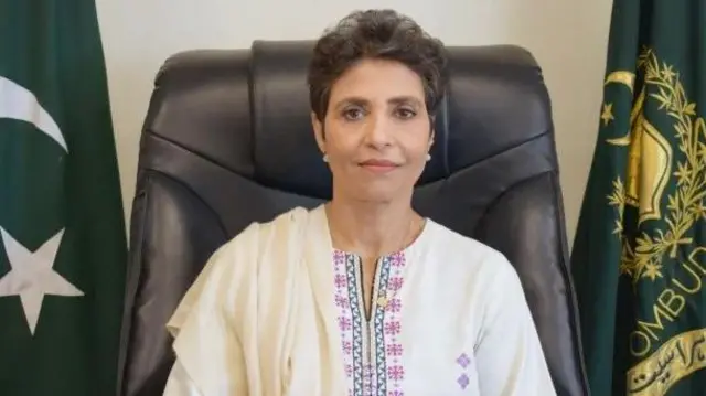 وفاقی محتسب برائے انسداد ہراسانی فوزیہ وقار نے نہ صرف نجی کمپنی پر 10 لاکھ روپے جرمانہ عائد کیا بلکہ متاثرہ خاتون کو ملازمت پر بحال کرنے کا بھی حکم دیا۔